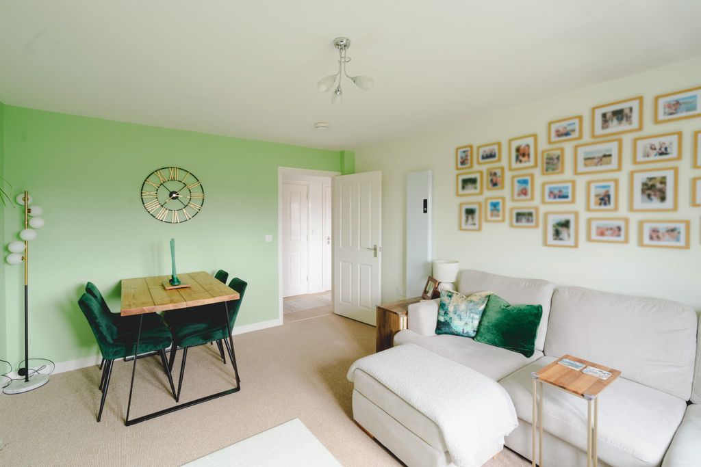 Property photo 2 of 13 21