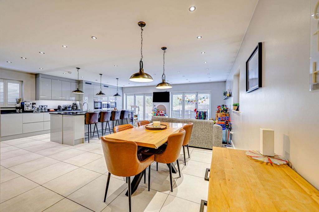 Property photo 2 of 29 Gallery