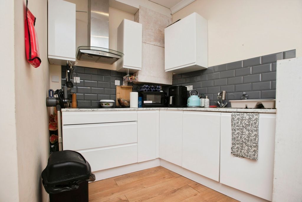 Property photo 2 of 10 Pbox-Img.Jpg