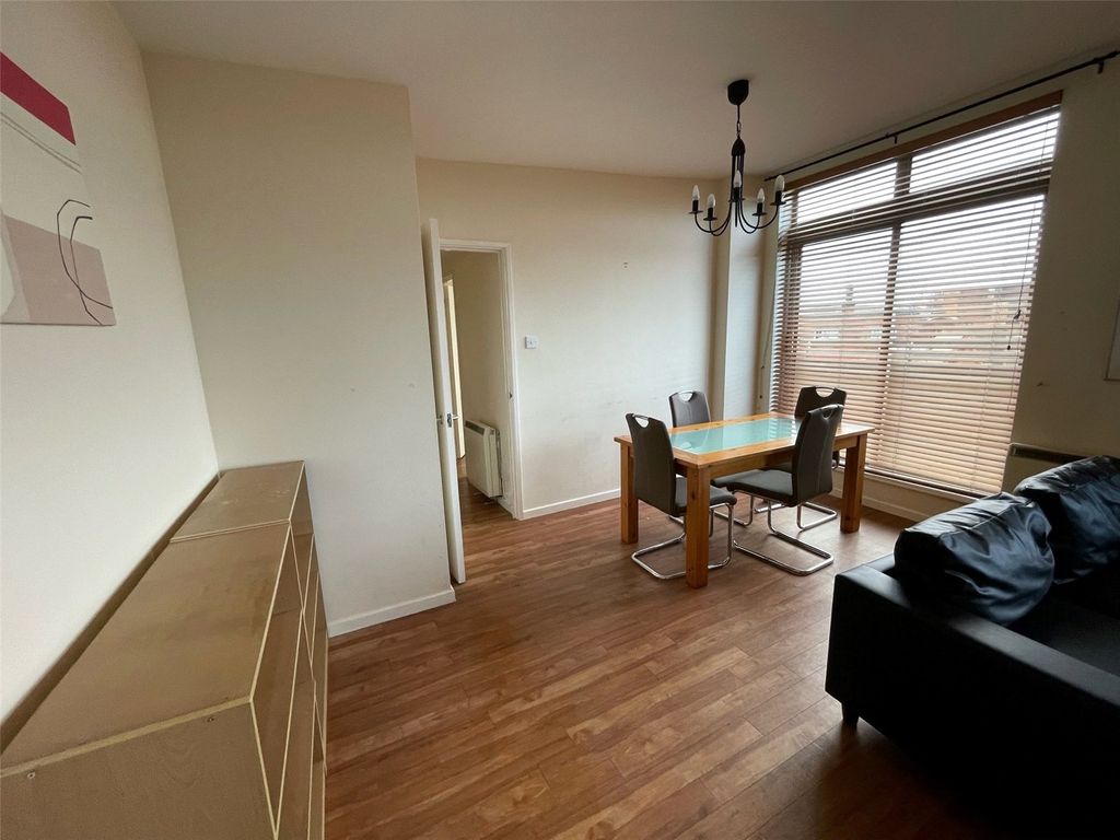 Property photo 3 of 8 Lounge