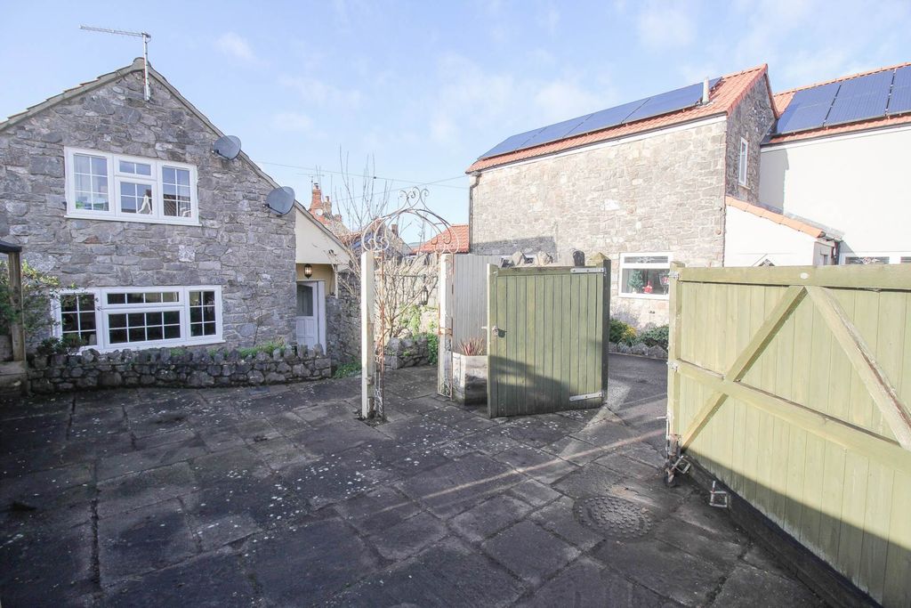 Property photo 2 of 19