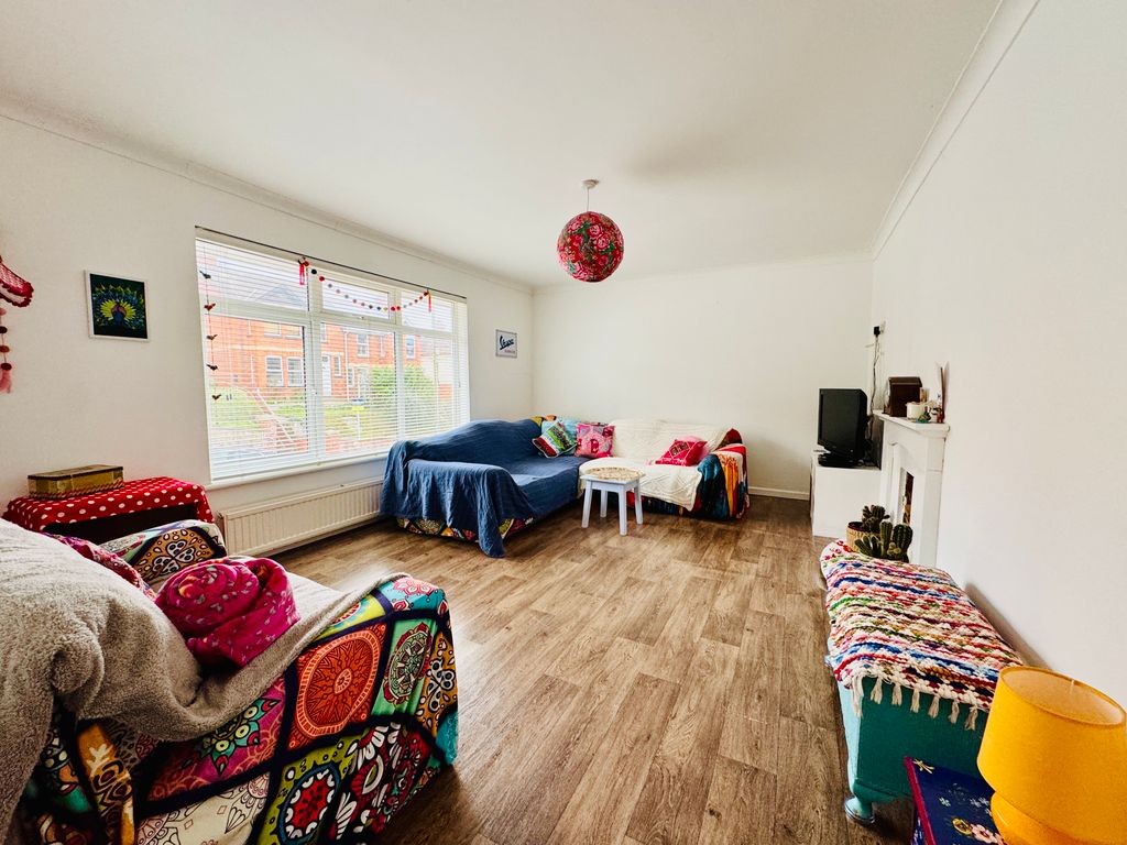 Property photo 2 of 20 Sitting Room