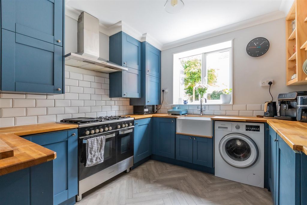 Property photo 1 of 18 Atlas Road 41-16.Jpg