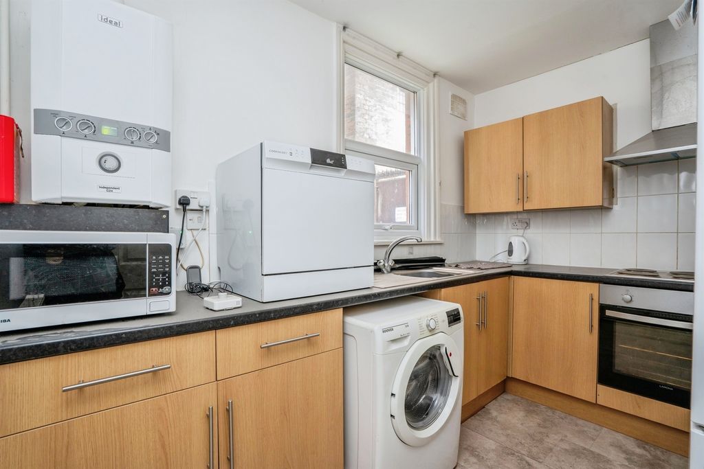 Property photo 3 of 11