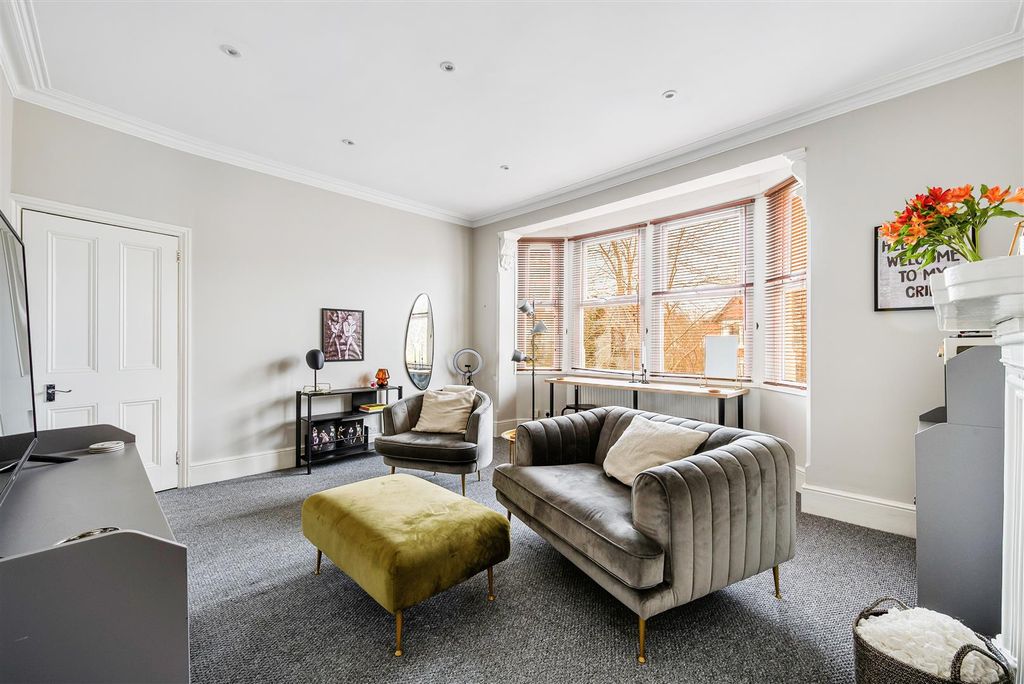 Property photo 3 of 14 Fff-4 Twyford Avenue-3.Jpg