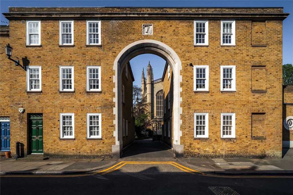 Property photo 1 of 10 Exterior