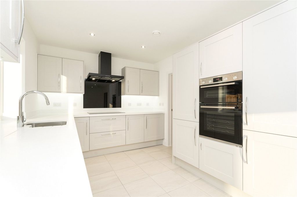 Property photo 2 of 11 Picture No. 08