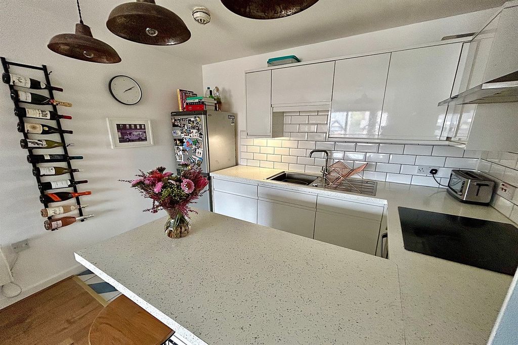 Property photo 3 of 16 Kitchen