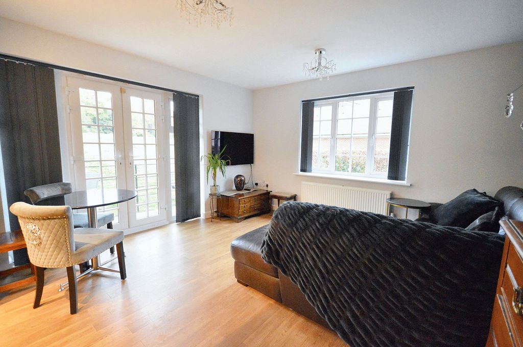 Property photo 2 of 7 Living Room