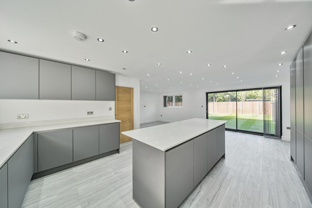 Property photo 3 of 21 1356060-18-68c835...