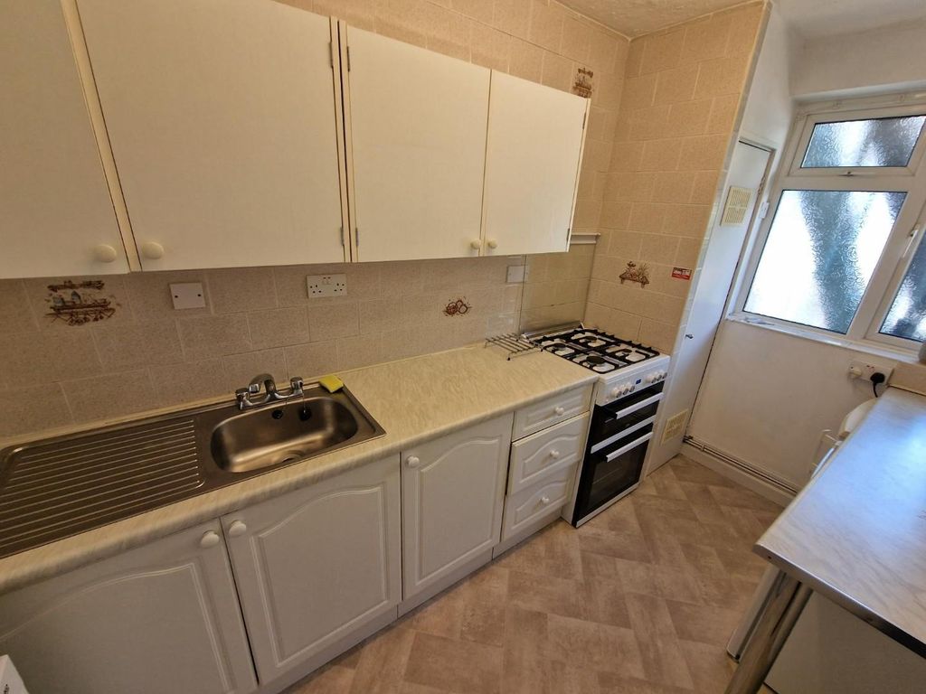 Property photo 2 of 8 Kitchen