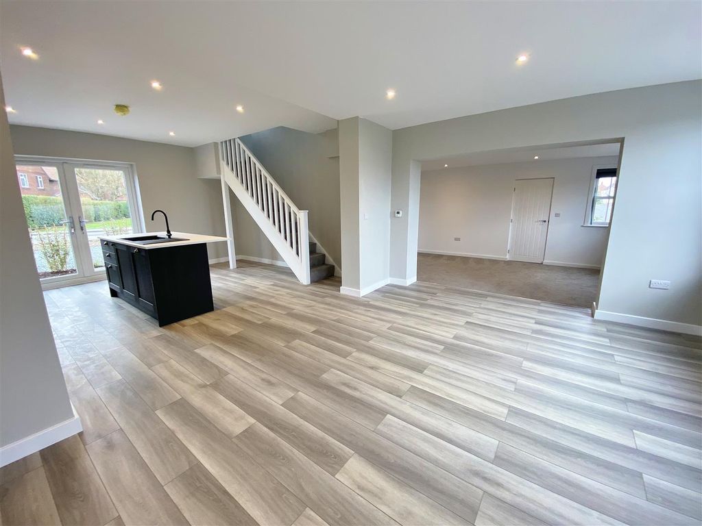 Property photo 2 of 13 Dining Room