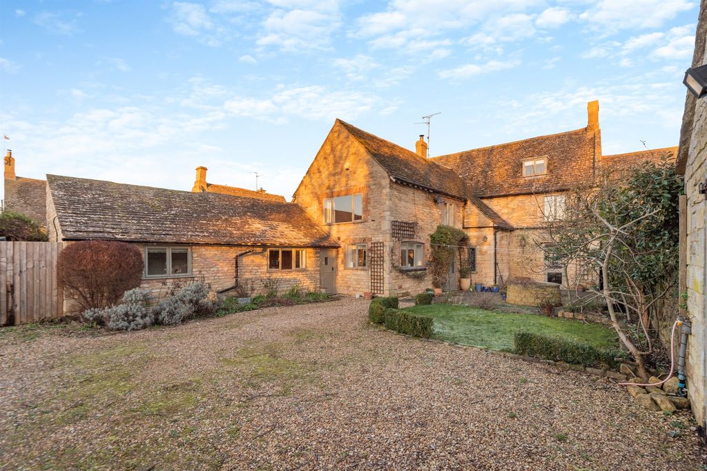 Property photo 2 of 18