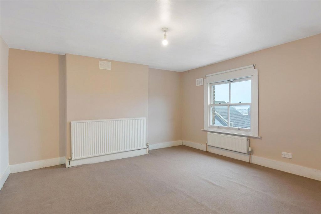 Property photo 2 of 16 Picture No. 03