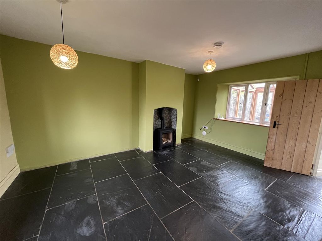 Property photo 3 of 11 Living Room