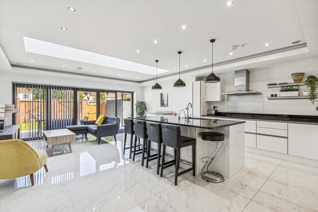 Property photo 2 of 12