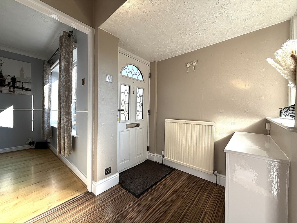 Property photo 2 of 35