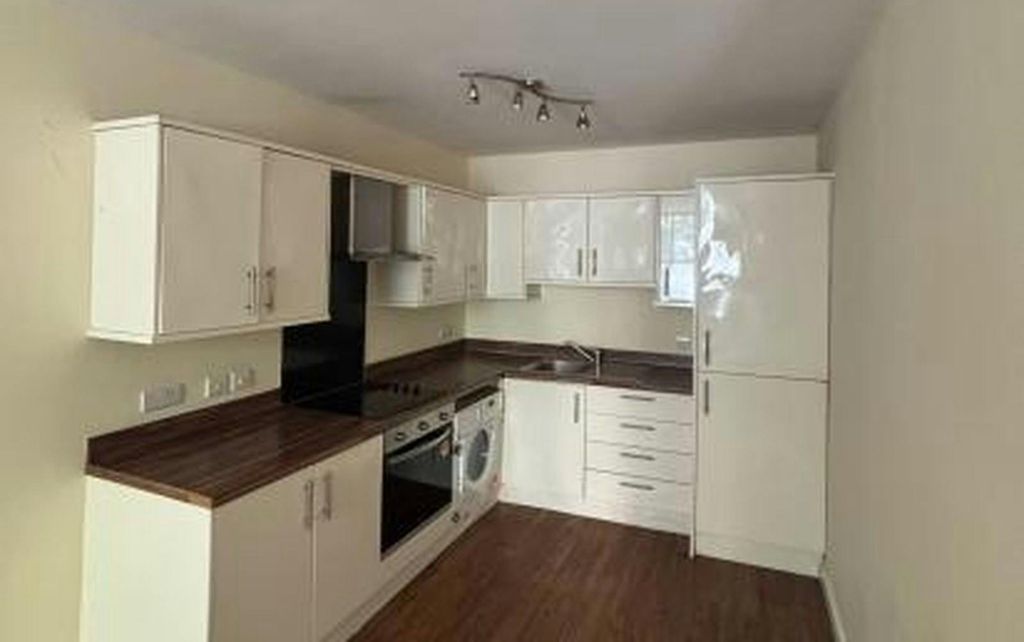 Property photo 3 of 5 10 Kitchen (2).Jpg