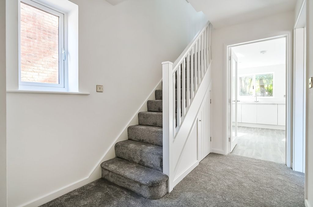 Property photo 2 of 8 11-6819cd18Ba7Ff-...