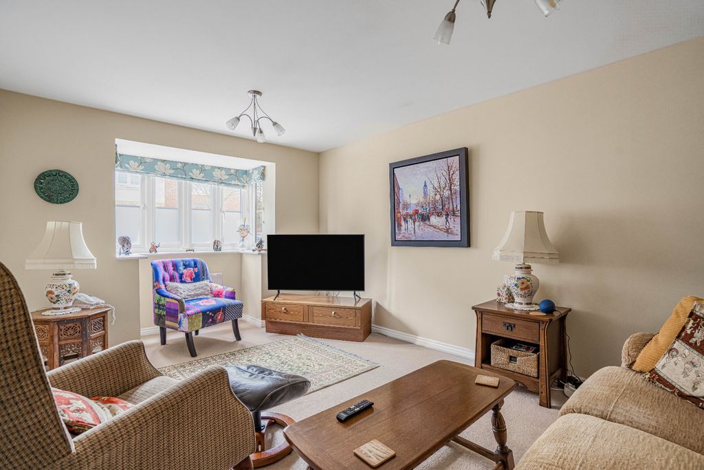 Property photo 3 of 16 Sitting Room