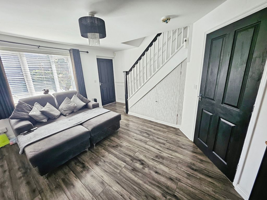 Property photo 2 of 13 Lounge