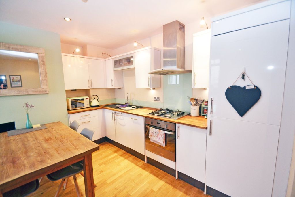 Property photo 2 of 11 Kitchen