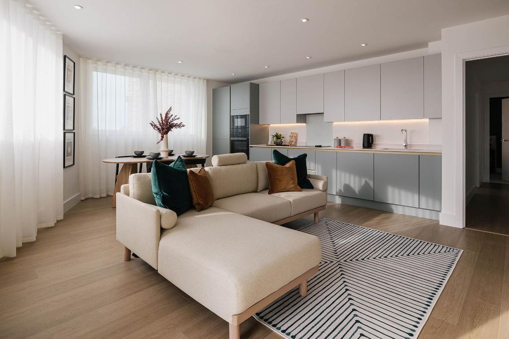 Property photo 3 of 21 Images