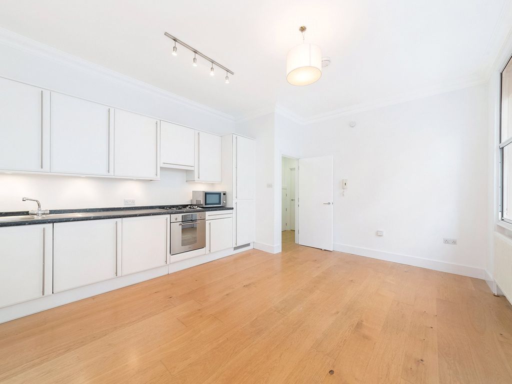 Property photo 1 of 9 Cranbourn Street