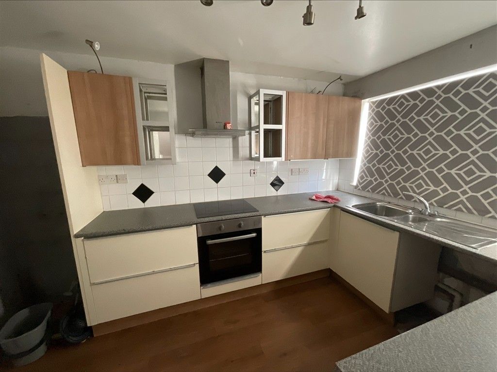 Property photo 3 of 5 Kitchen