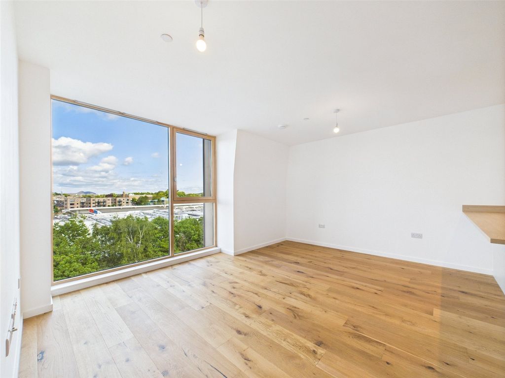 Property photo 3 of 21 Picture No. 13