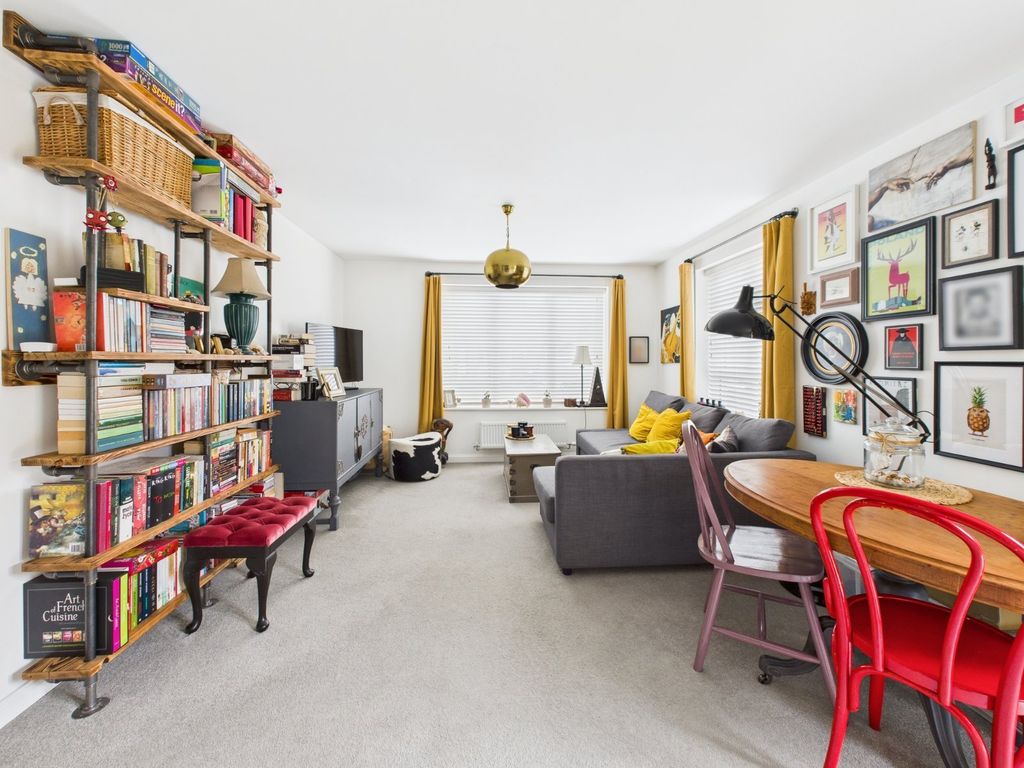 Property photo 2 of 11 Living Room