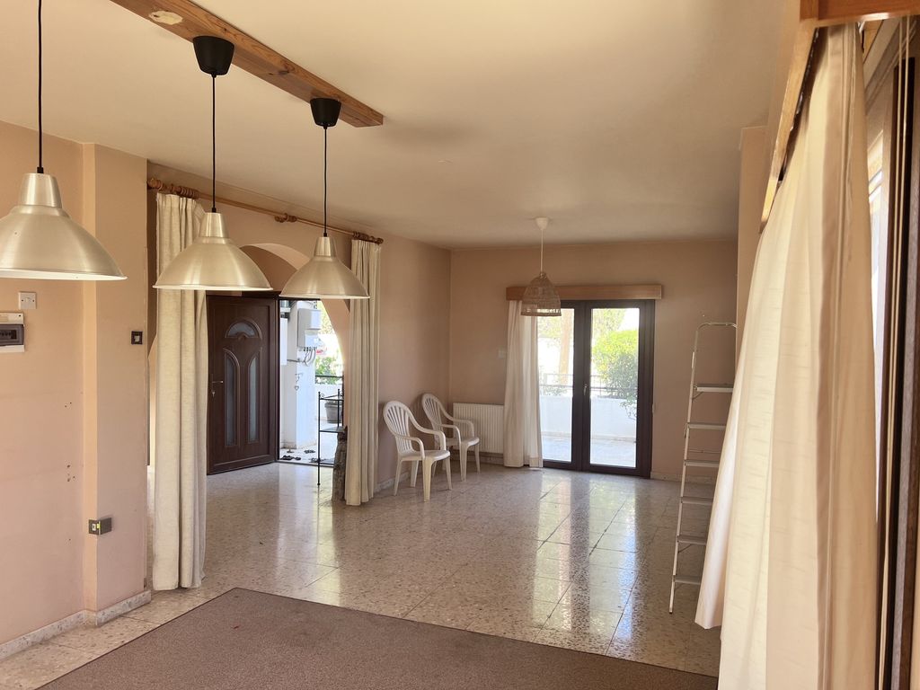 Property photo 2 of 36