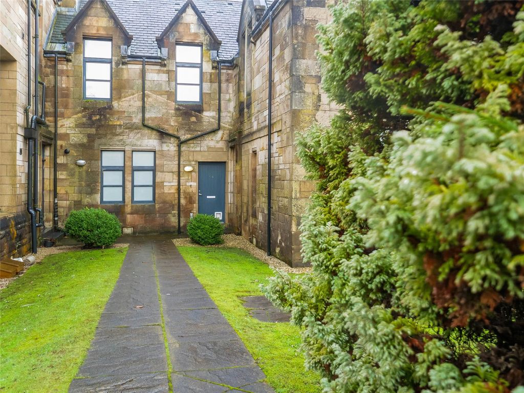 Property photo 2 of 19 Entrance