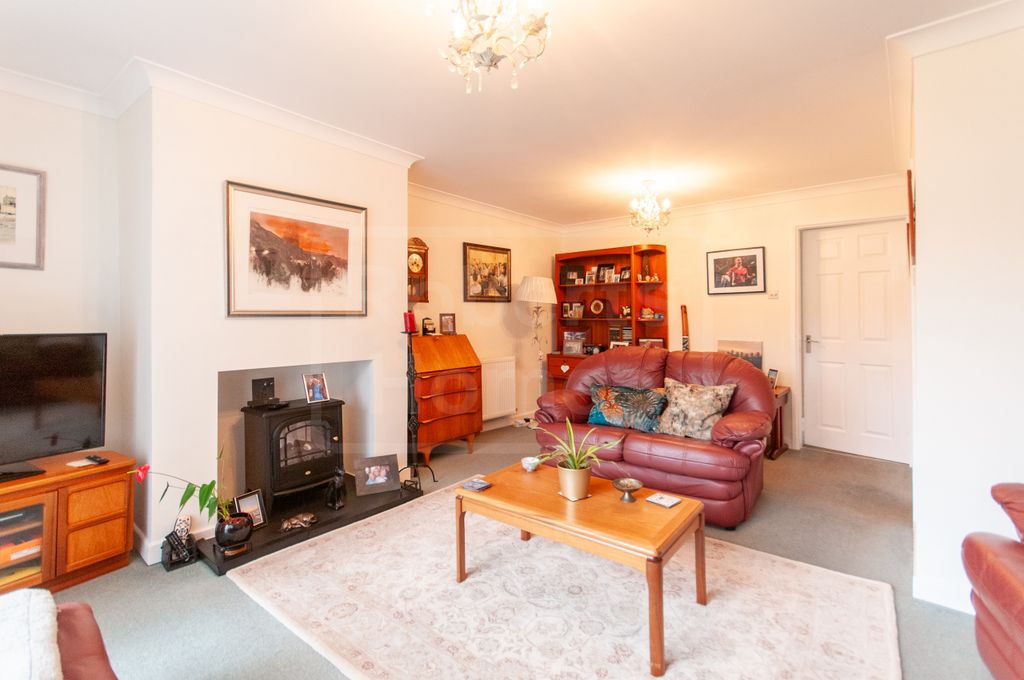 Property photo 2 of 24 Lounge