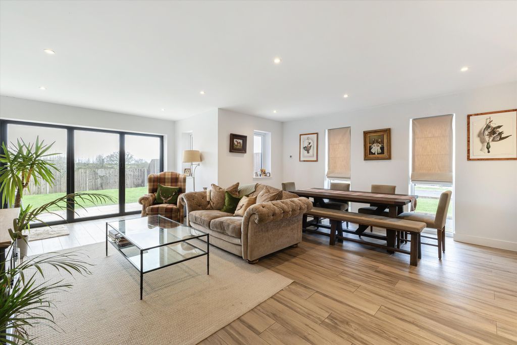 Property photo 2 of 14 Image