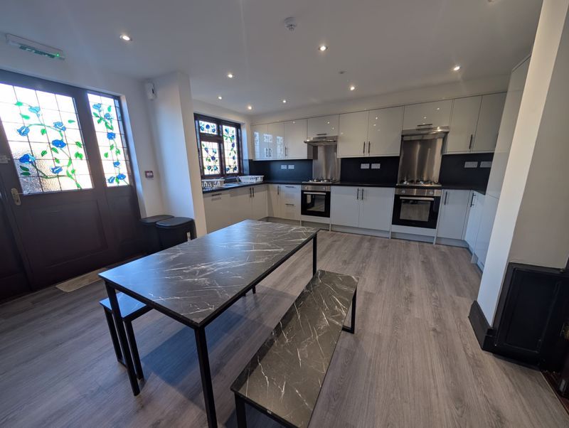 Property photo 3 of 9 Photo 1