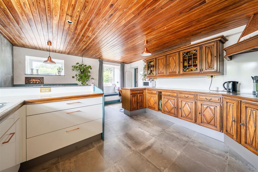 Property photo 3 of 19 1484429-17-6A43F4876ee33.Jpg