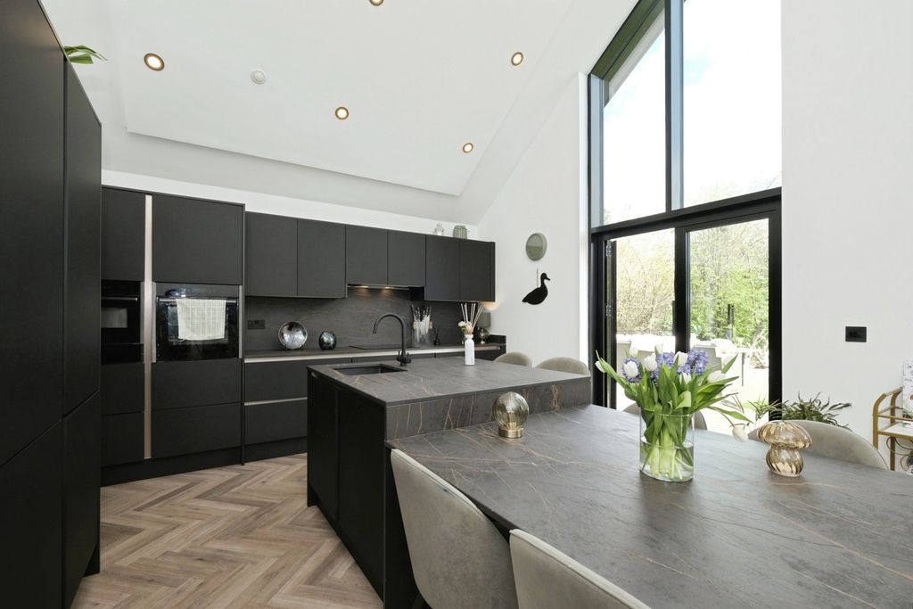 Property photo 3 of 29 Kitchen Area