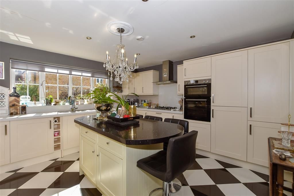 Property photo 2 of 12 Kitchen