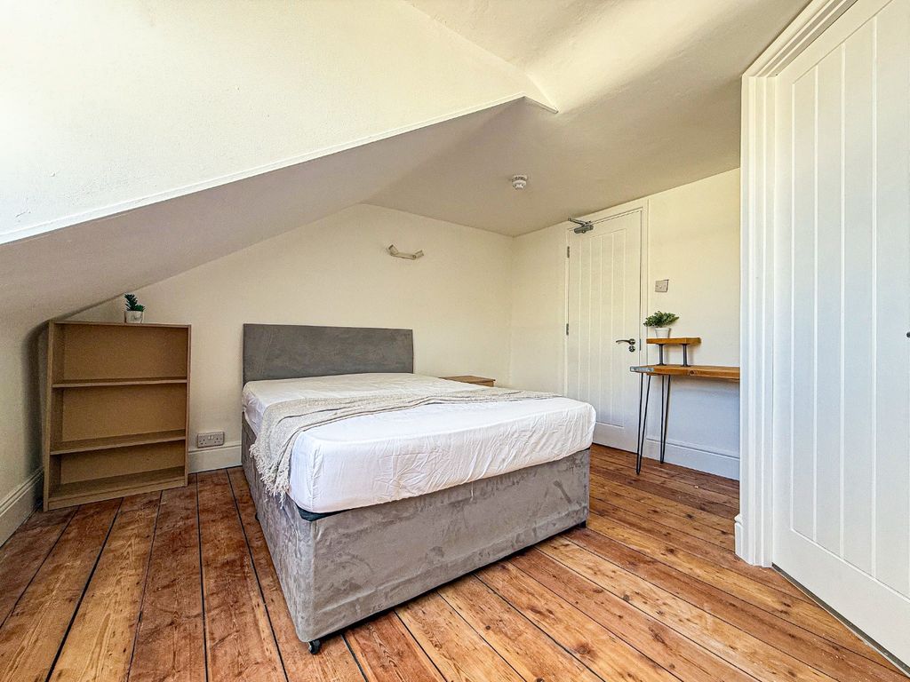 Property photo 1 of 7 4533151