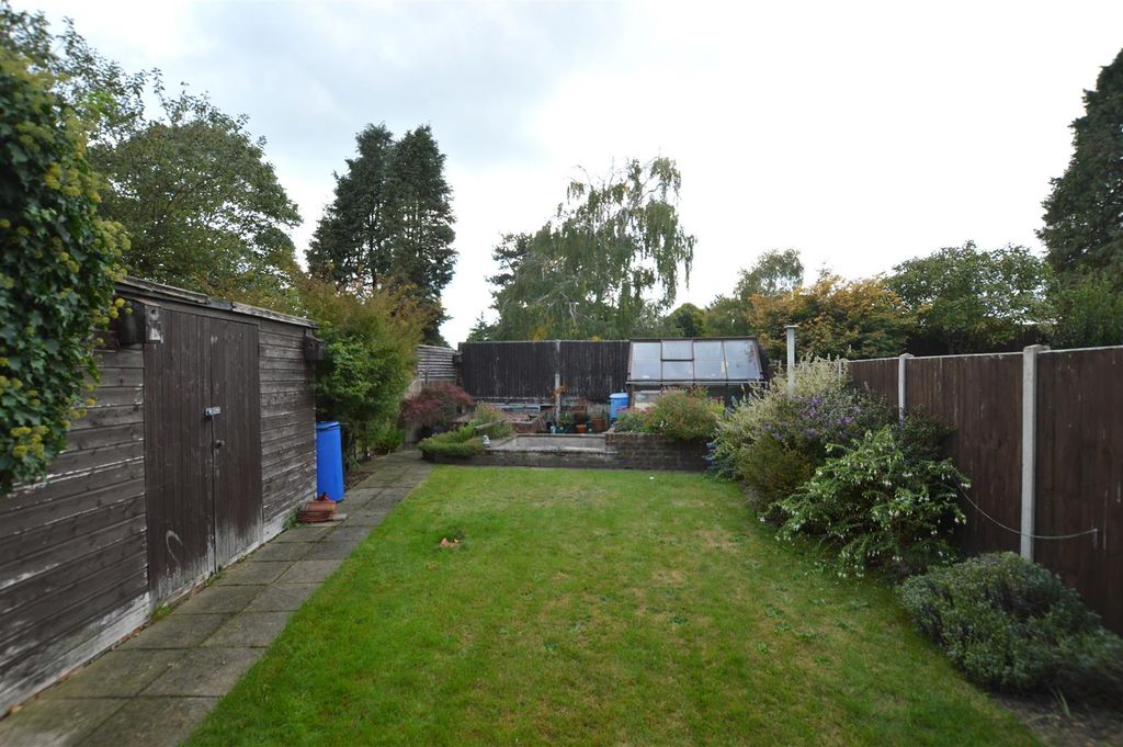 Property photo 3 of 14 98 Ryecroft Avenue Garden.Jpg