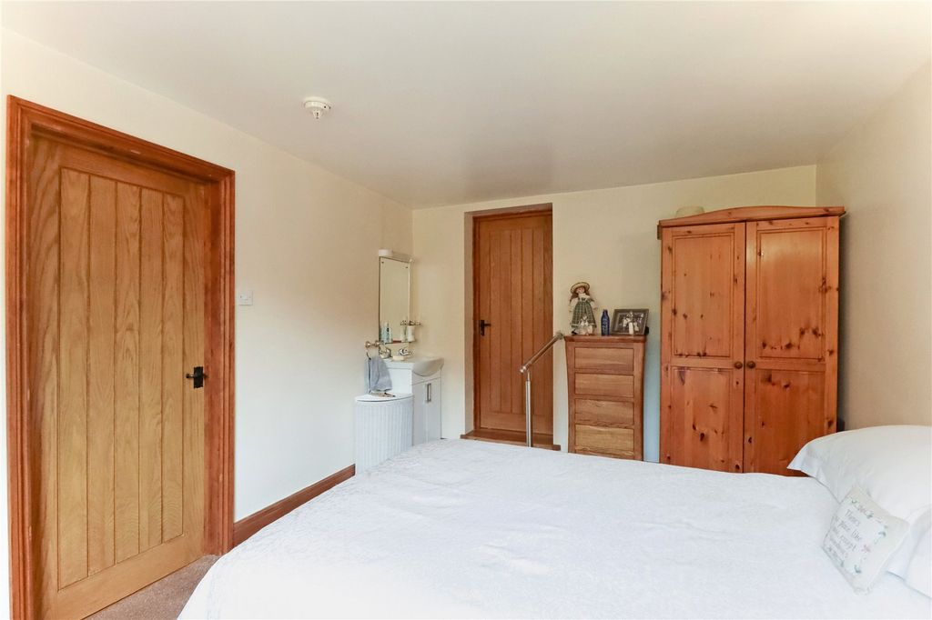 Property photo 3 of 12 Picture No. 02