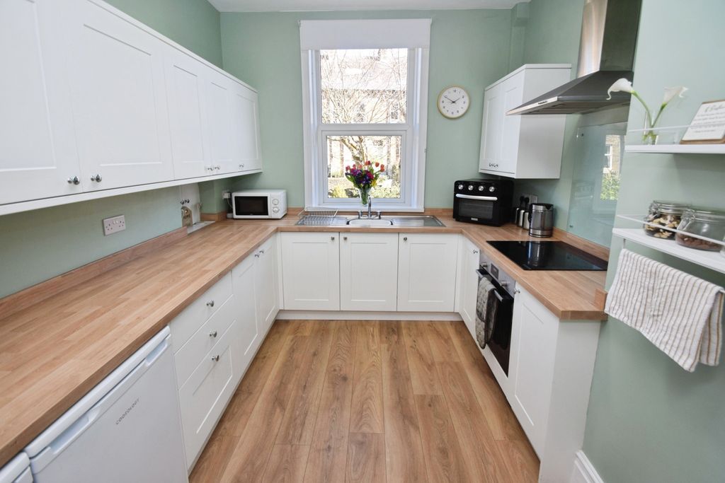 Property photo 3 of 27 A28353Ff-Kitchen