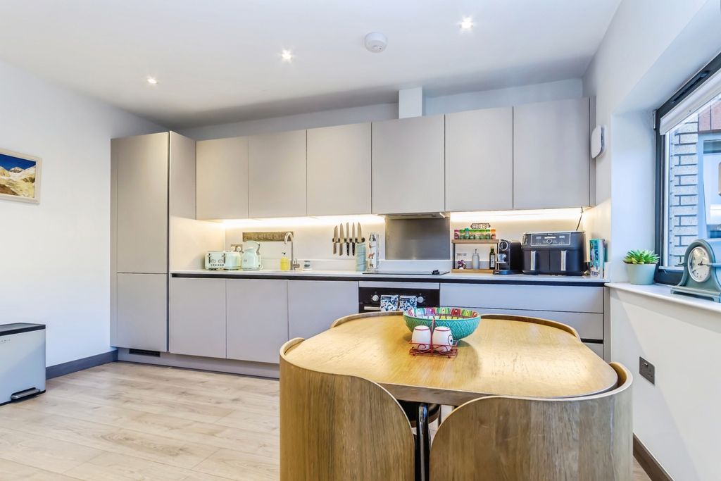 Property photo 3 of 16 Pbox-Img.Jpg