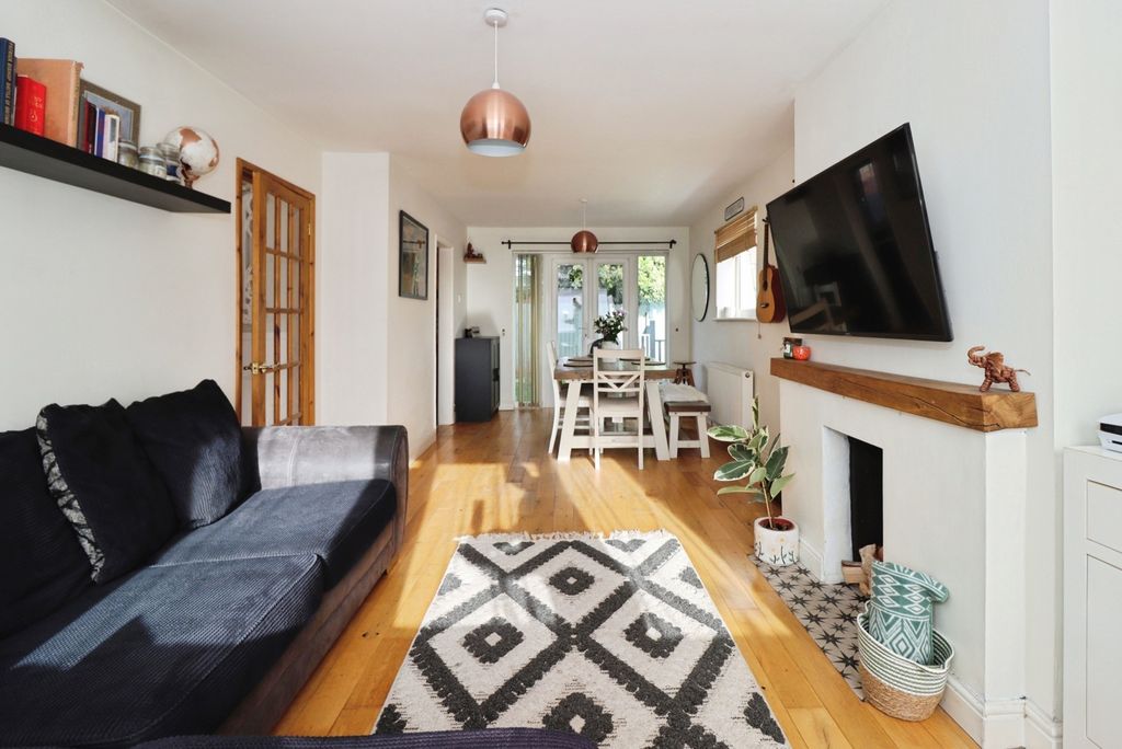 Property photo 2 of 17 Photo