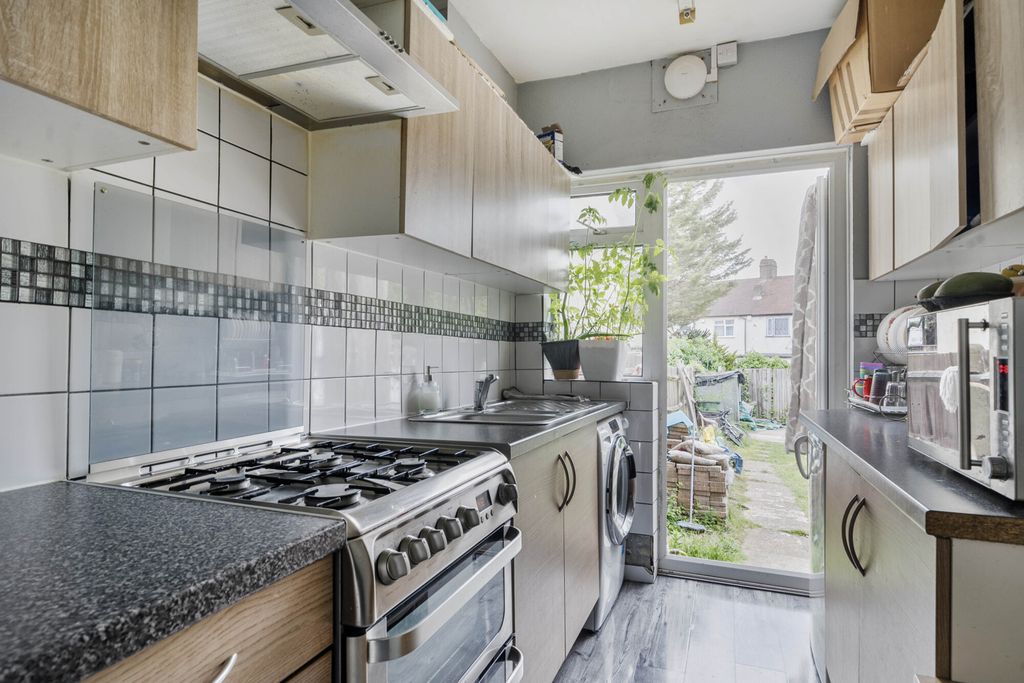 Property photo 3 of 18 Kitchen
