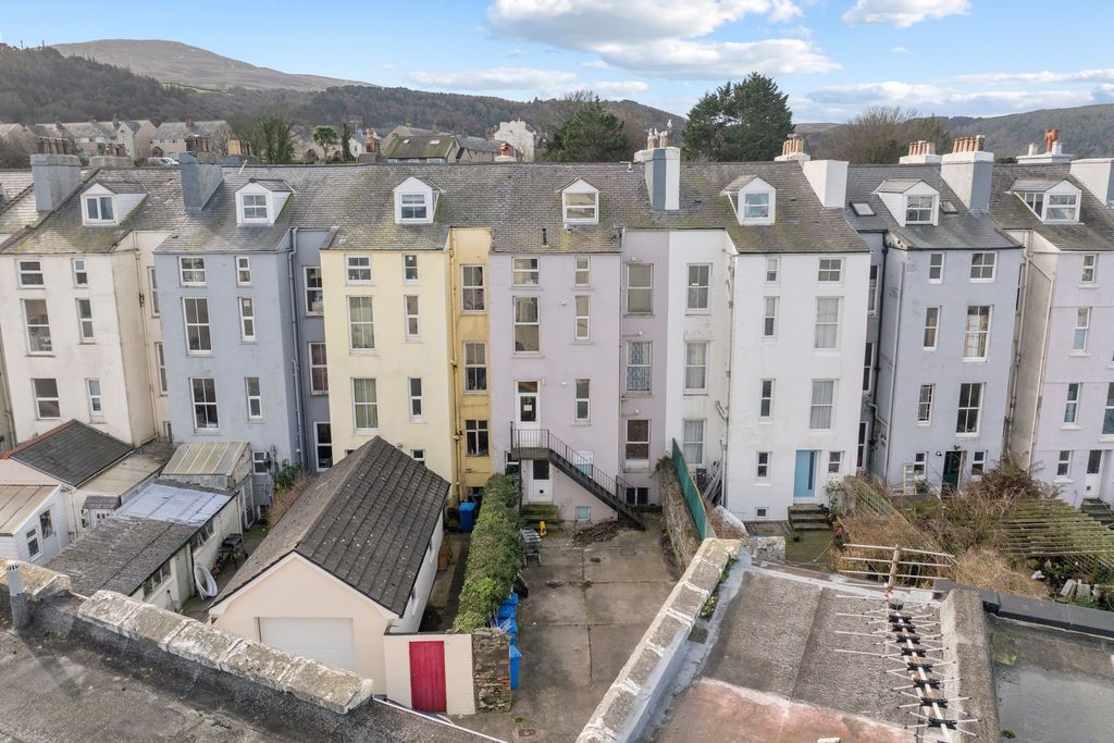 Property photo 3 of 20