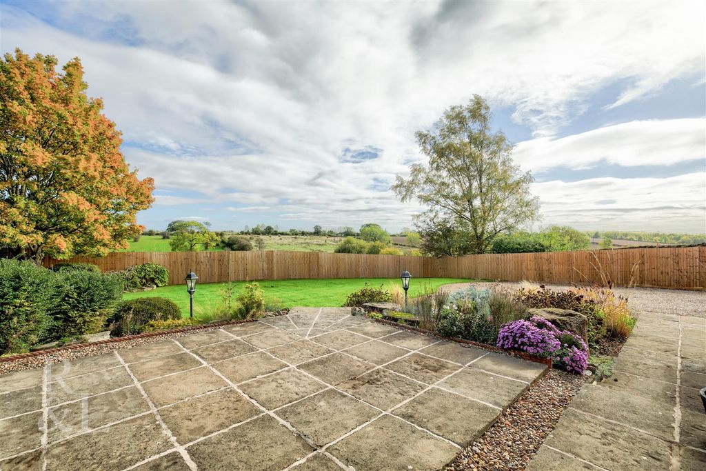 Property photo 2 of 46 6 Meadow Lane (47).Jpg