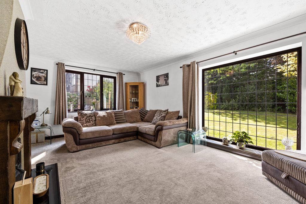 Property photo 2 of 34