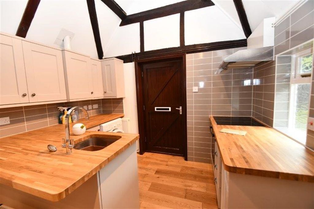 Property photo 2 of 9 Kitchen